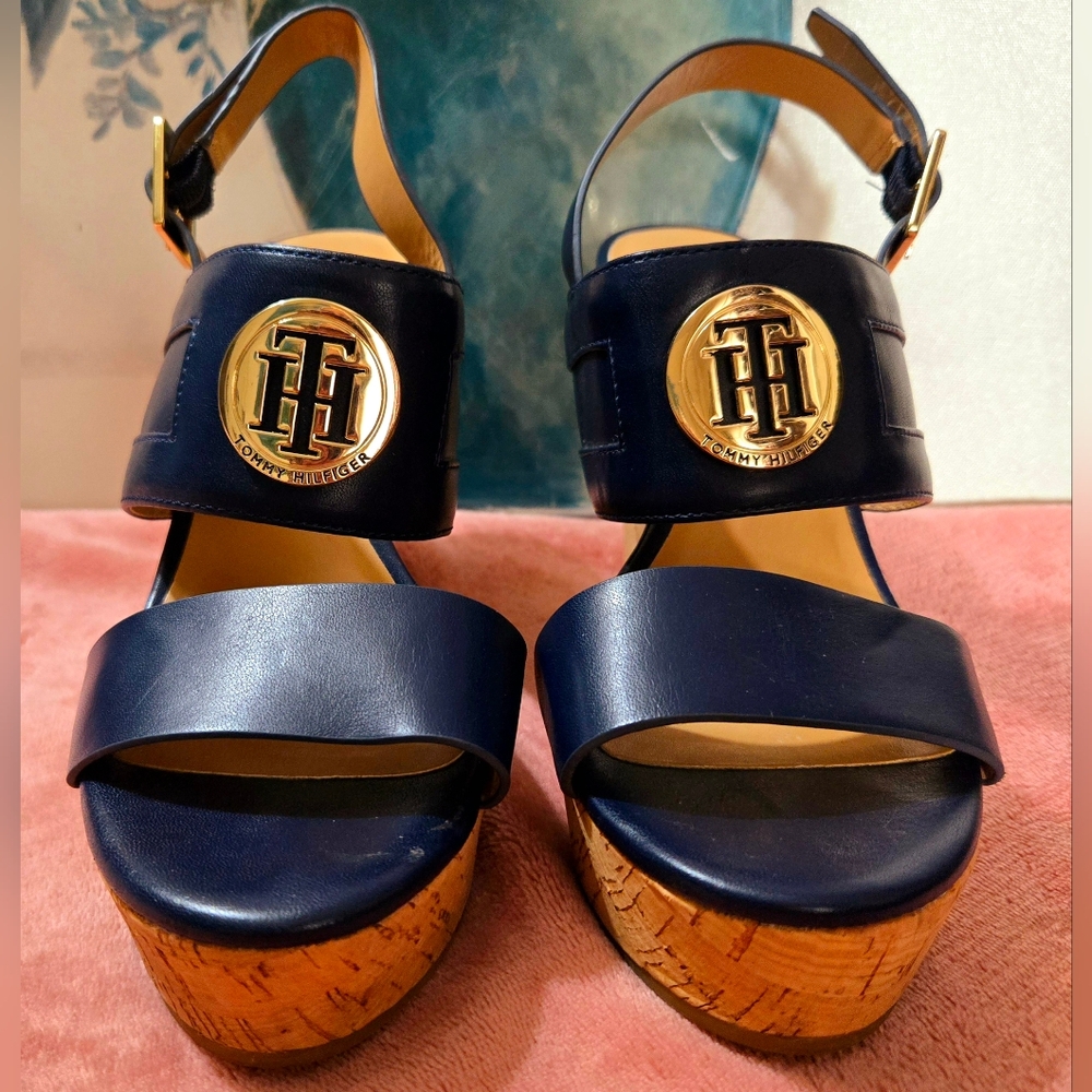 7M, Tommy Hilfiger women's wedge sandals, navy blue leather with a gold Logo